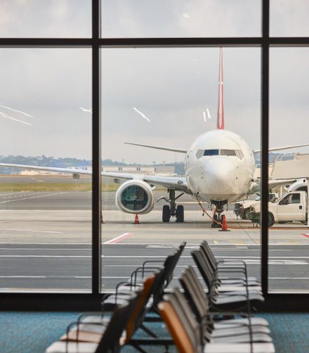 Aéroport en Savoie vue d'un avion depuis l'intérieur